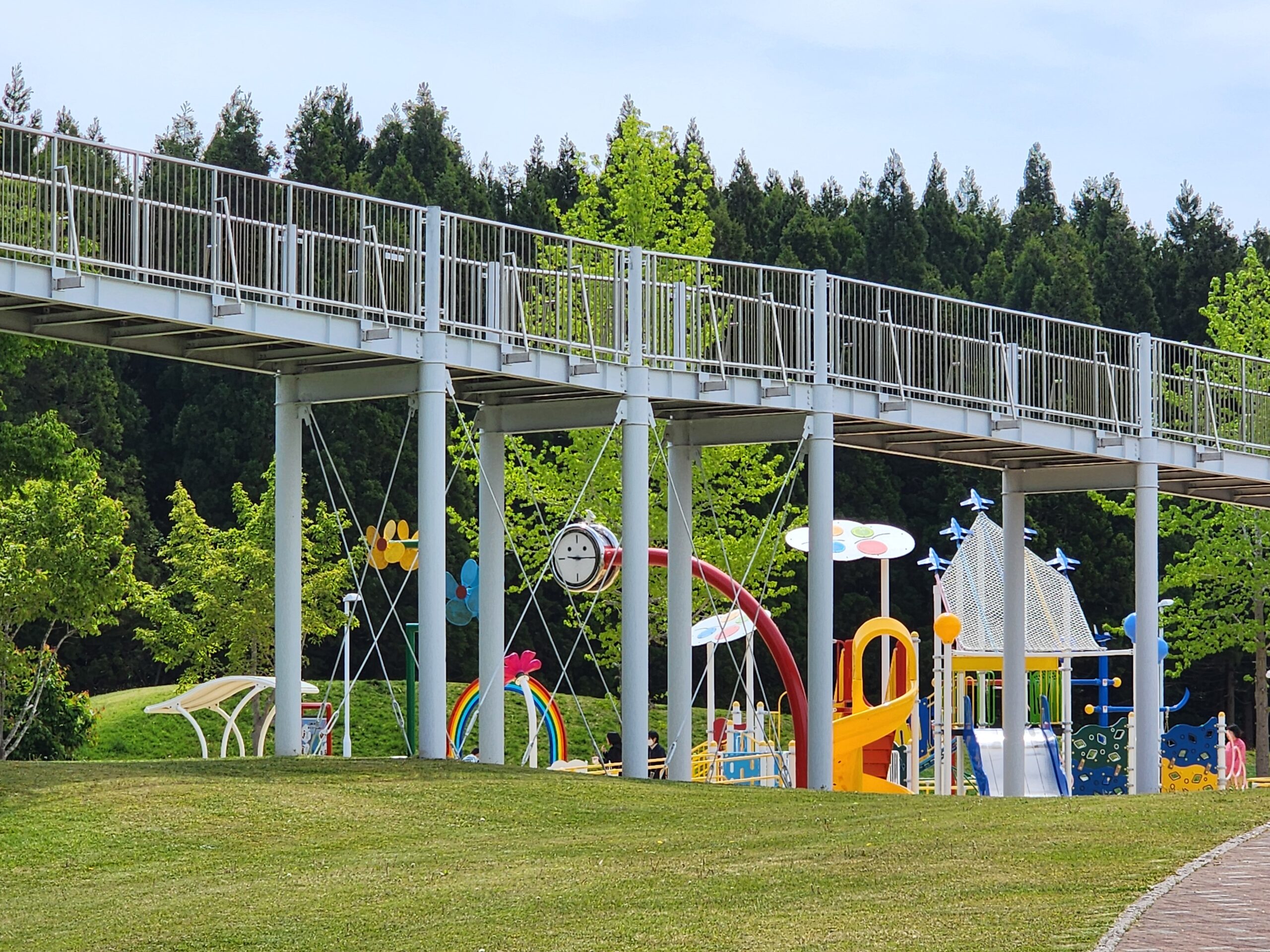 三沢航空科学館の屋外インクルーシブ遊具広場