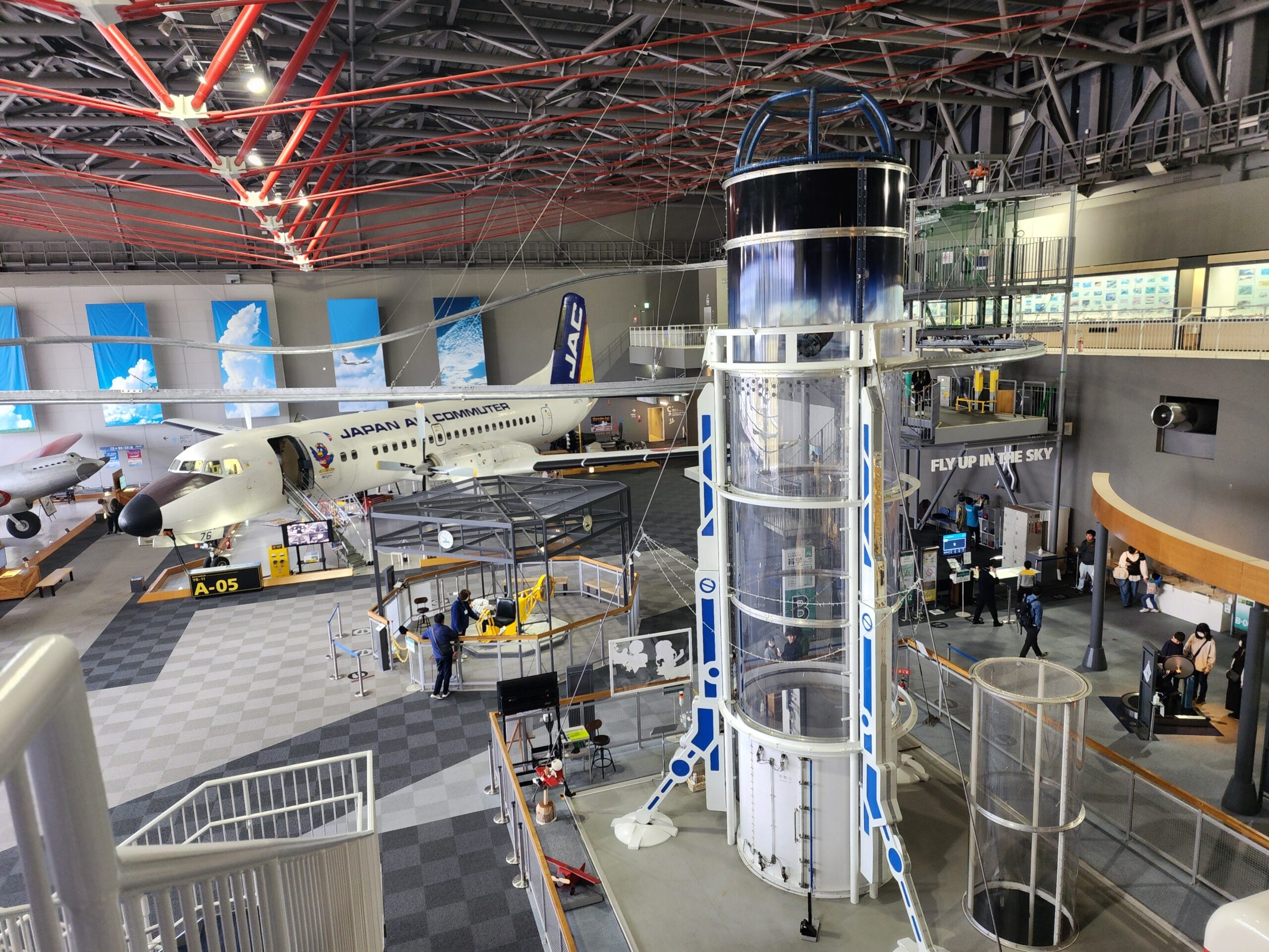三沢航空科学館の館内全景