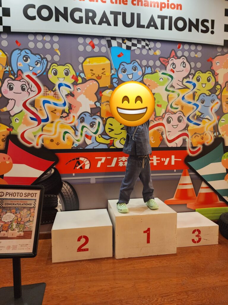 歌い終わったら表彰台で記念撮影