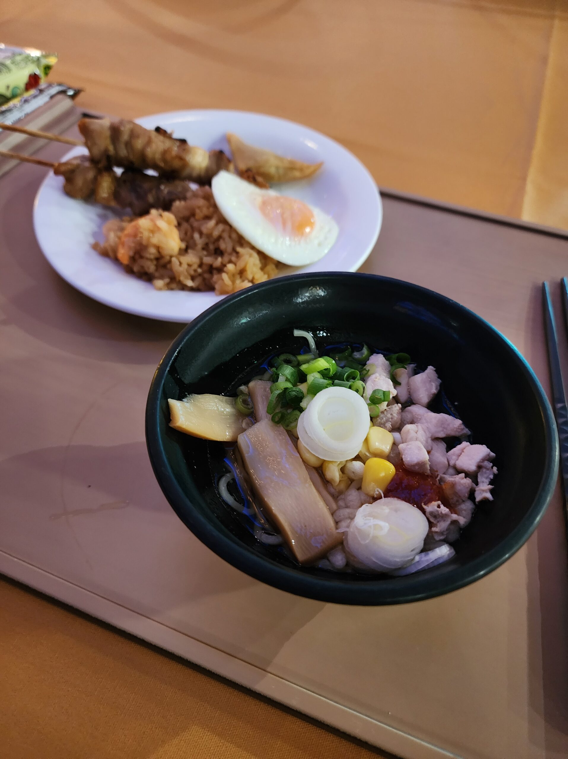 夜食のラーメンもうれしい