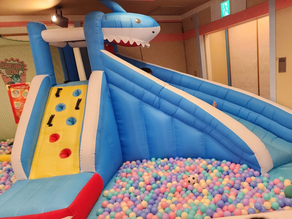 朝もボールプールで遊び放題
