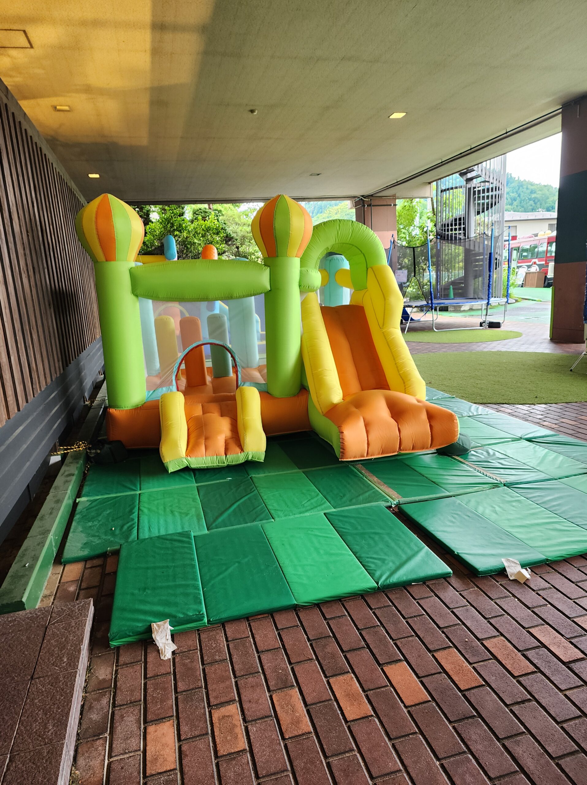 ふわふわのエア遊具