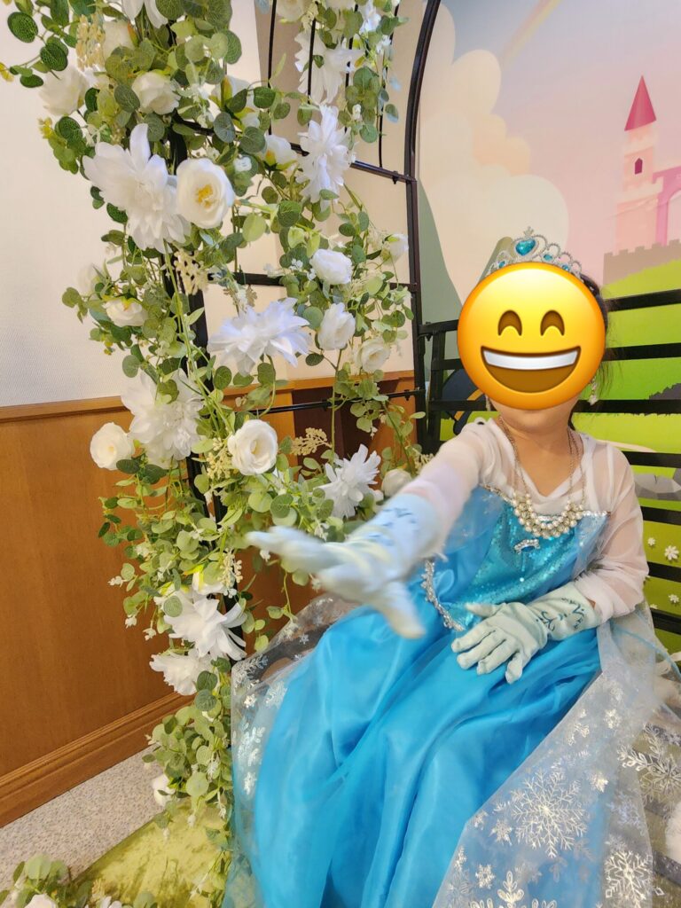旅のハイライト。「天使の変身クローゼット」でエルサに変身👑