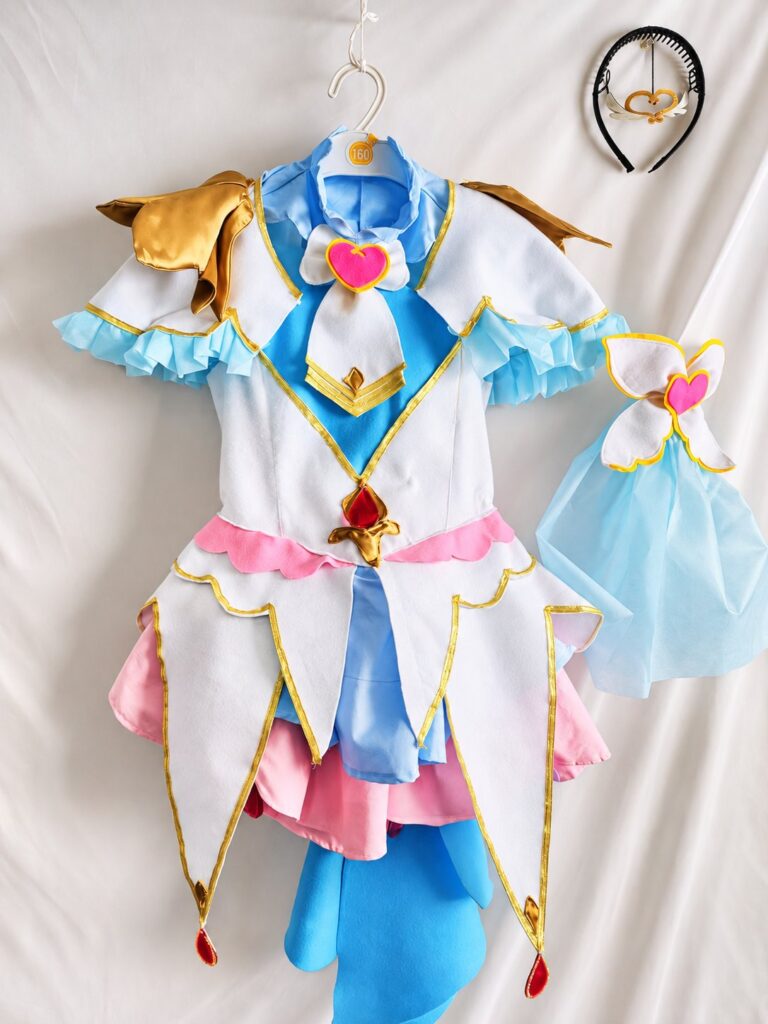 手作りしたキュアアルカナ(白)の衣装とハートの羽のカチューシャ