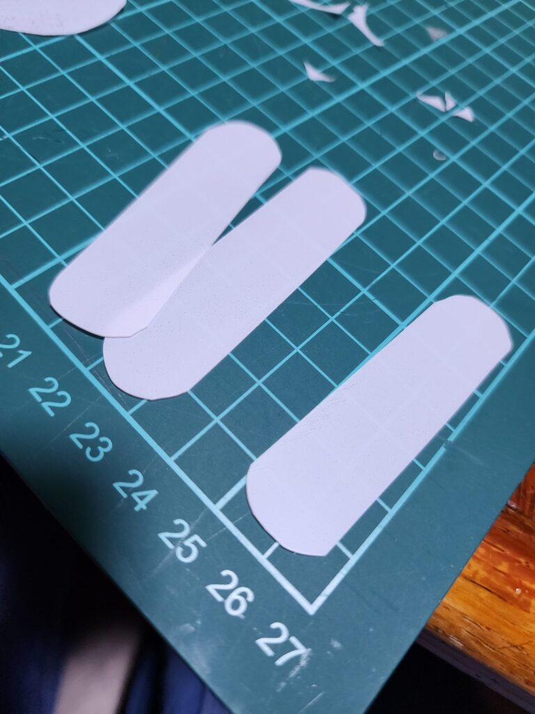 プラバンの端を長方形に切ったもの