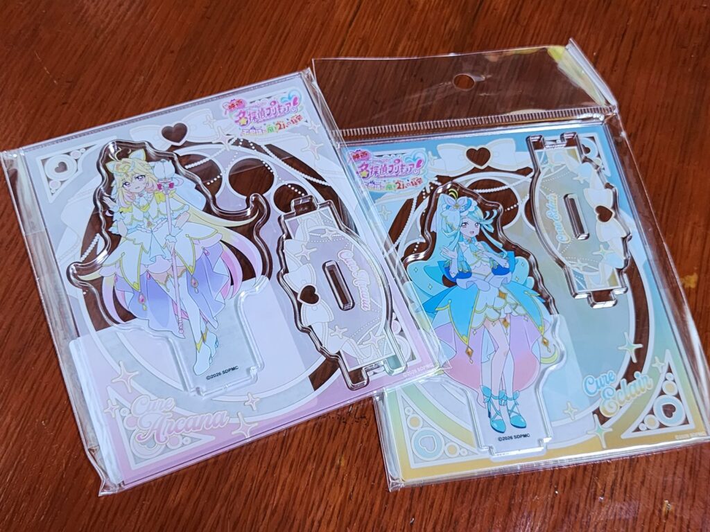 キュアエクレールとキュアアルカナのアクリルスタンド。