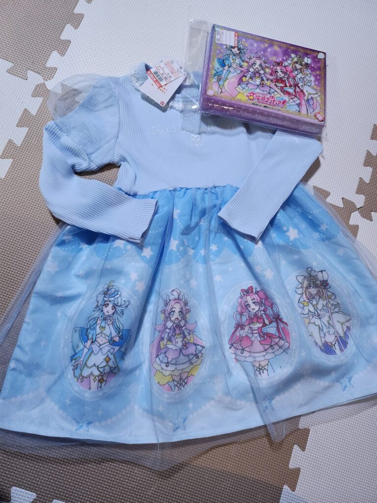 水色の長袖ワンピース。おまけのBOXも付いていました✨