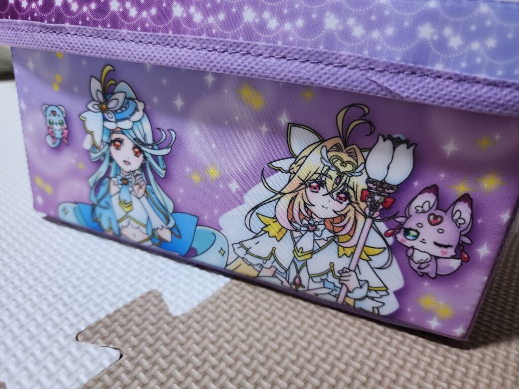 ふただけでなく、側面にもイラストが入っています。